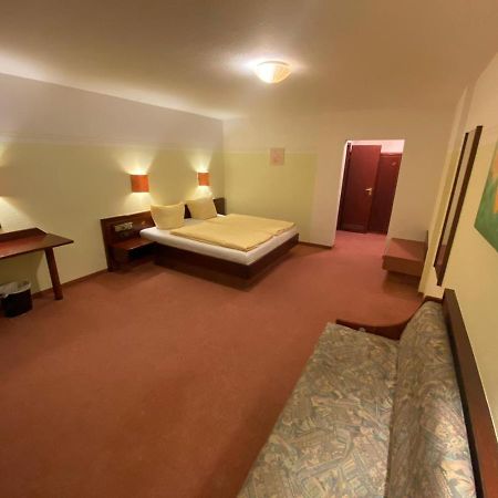 Hotel Goldener Loewe Zeulenroda-Triebes エクステリア 写真