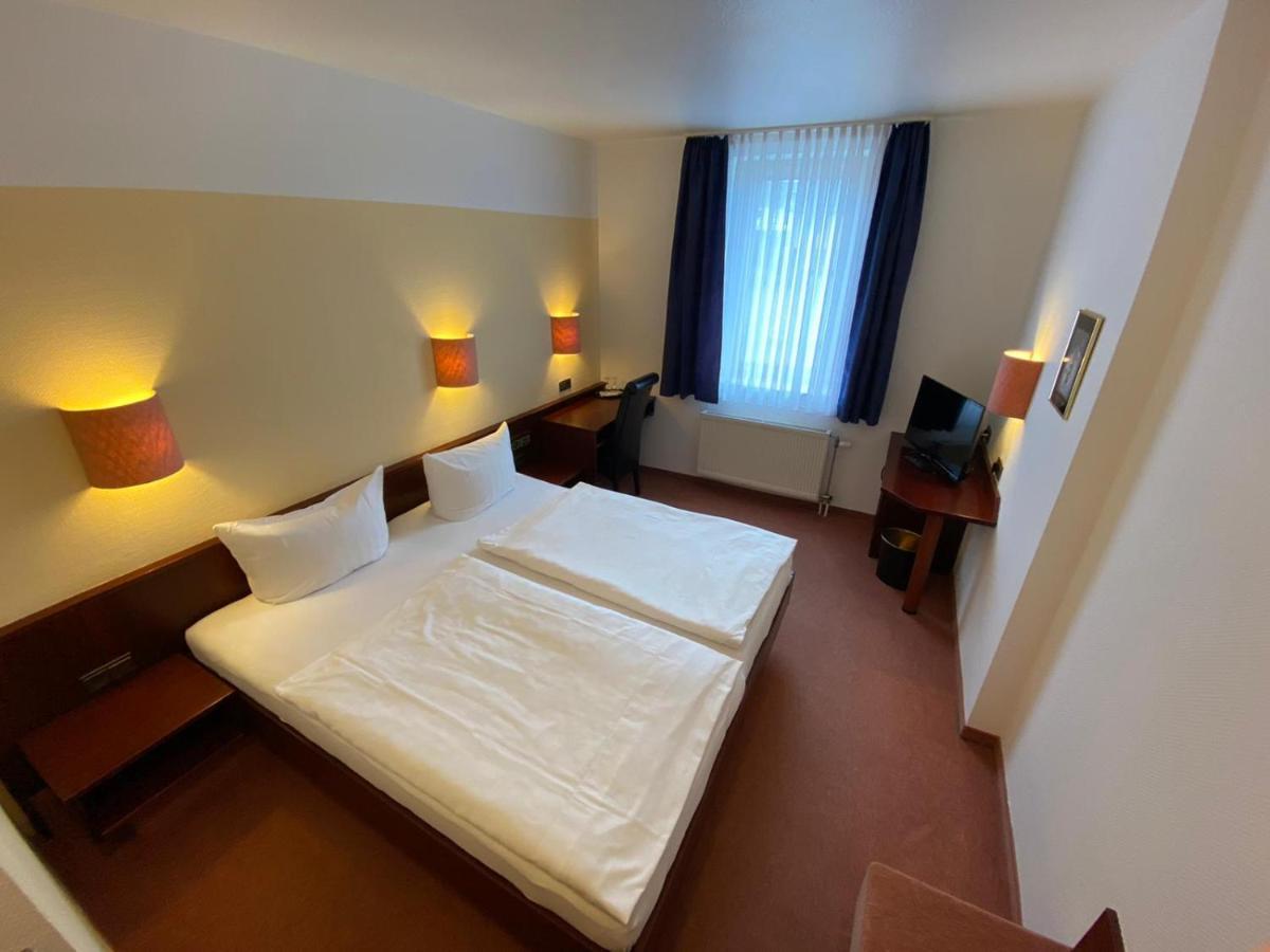 Hotel Goldener Loewe Zeulenroda-Triebes エクステリア 写真