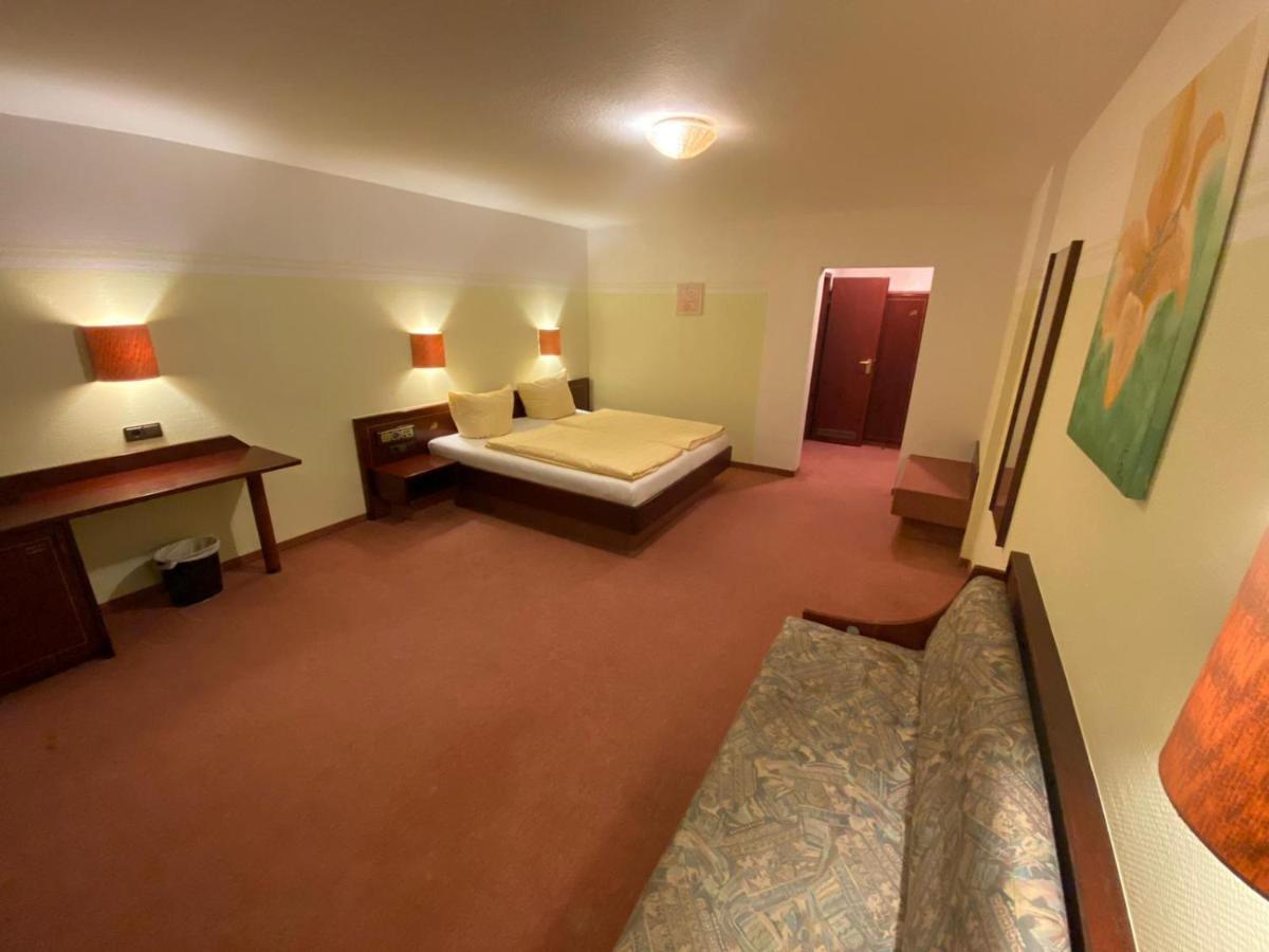 Hotel Goldener Loewe Zeulenroda-Triebes エクステリア 写真